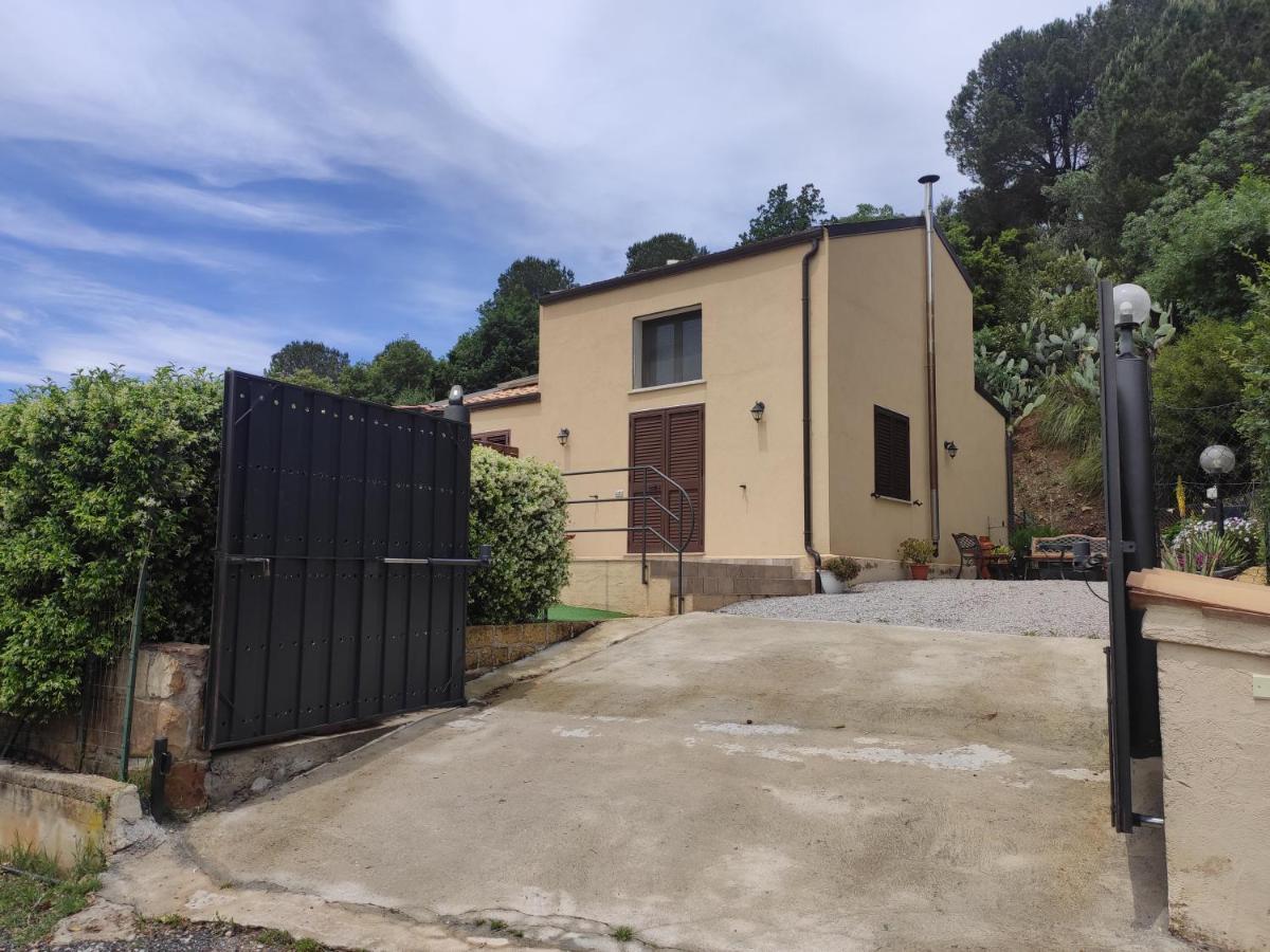 Casa Vacanze Villa Baronessa تْشيفالو المظهر الخارجي الصورة